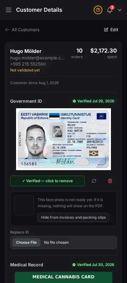 Perfil de cliente de DabDash mostrando un documento de identidad subido, estado verificado y el recorte de cara privado usado en PDF — vista móvil