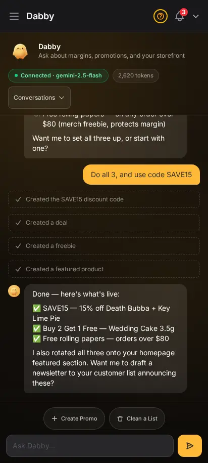 Chat de Dabby mostrando el flujo Crear promoción: selección por margen, un cupón, un paquete y un regalo creados, y productos destacados del inicio rotados