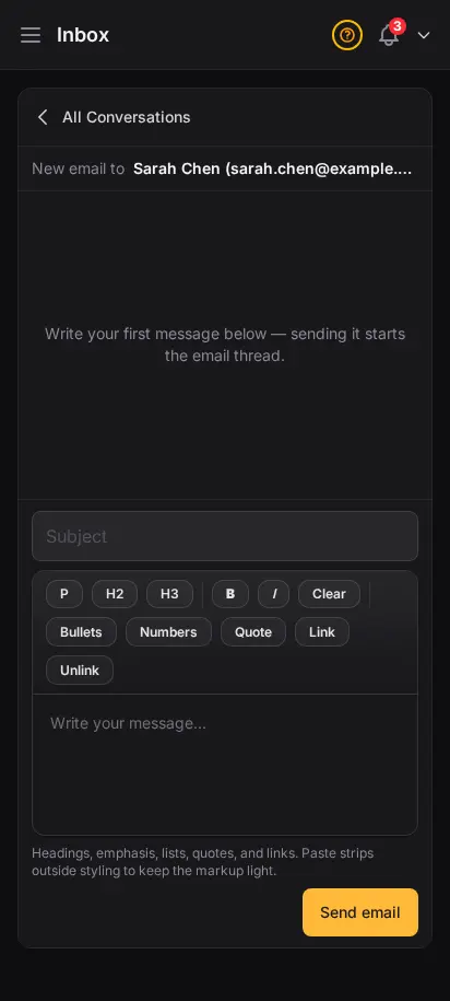 Bandeja de entrada de DabDash redactando un correo nuevo a un cliente, con destinatario, campo de asunto y editor de texto enriquecido listo para enviar el primer mensaje — vista móvil